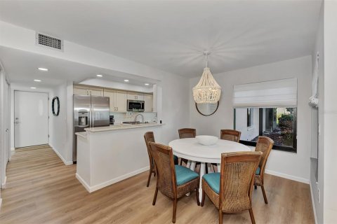 Condo in Englewood, Florida, 2 bedrooms  № 1555474 - photo 18
