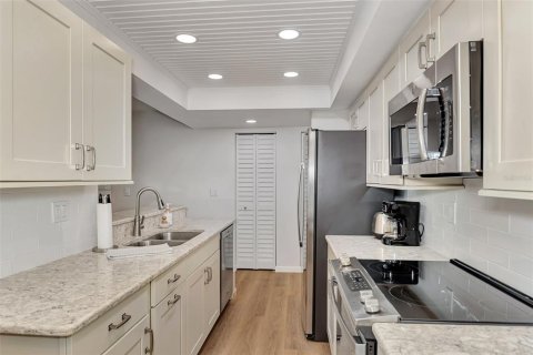 Condo in Englewood, Florida, 2 bedrooms  № 1555474 - photo 27