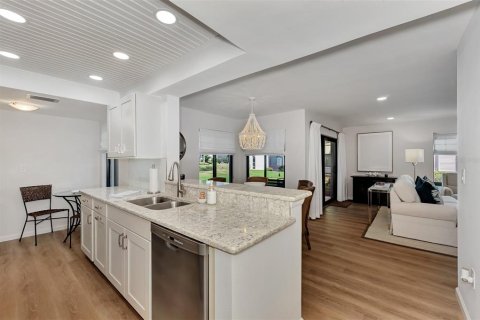 Condo in Englewood, Florida, 2 bedrooms  № 1555474 - photo 11