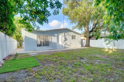 Casa en venta en Miami, Florida, 3 dormitorios, 149.29 m2 № 2018645 - foto 3