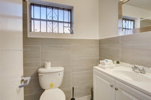 Casa en venta en Miami, Florida, 3 dormitorios, 149.29 m2 № 2018645 - foto 10