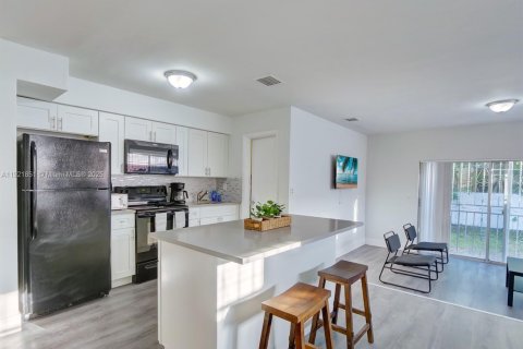 Casa en venta en Miami, Florida, 3 dormitorios, 149.29 m2 № 2018645 - foto 16