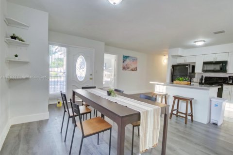 Casa en venta en Miami, Florida, 3 dormitorios, 149.29 m2 № 2018645 - foto 7
