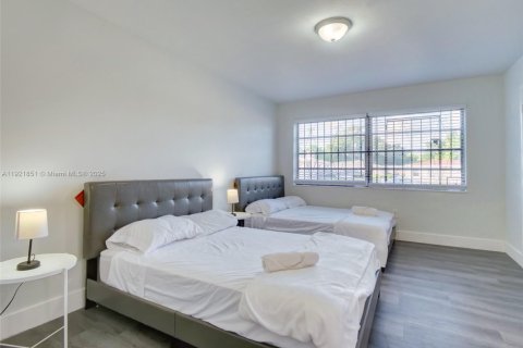 Casa en venta en Miami, Florida, 3 dormitorios, 149.29 m2 № 2018645 - foto 9
