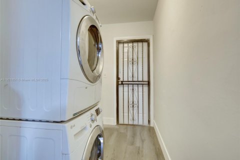 Casa en venta en Miami, Florida, 3 dormitorios, 149.29 m2 № 2018645 - foto 15