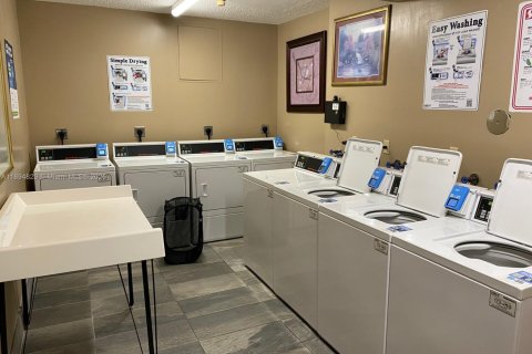 Condo in Fort Lauderdale, Florida, 1 bedroom  № 2014150 - photo 19