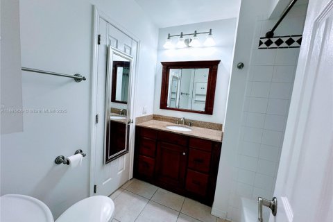 Condo in Fort Lauderdale, Florida, 1 bedroom  № 2014150 - photo 13