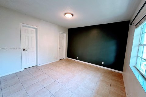 Condo in Fort Lauderdale, Florida, 1 bedroom  № 2014150 - photo 8