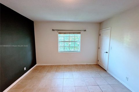 Condo in Fort Lauderdale, Florida, 1 bedroom  № 2014150 - photo 10
