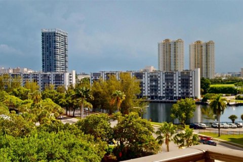 Condominio en venta en Hallandale Beach, Florida, 2 dormitorios, 130.06 m2 № 2036304 - foto 3