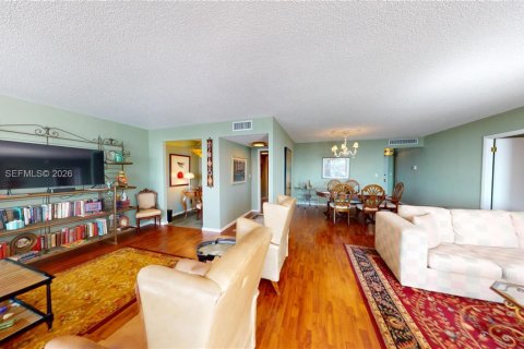 Condominio en venta en Hallandale Beach, Florida, 2 dormitorios, 130.06 m2 № 2036304 - foto 10