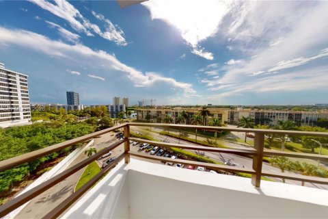 Condominio en Hallandale Beach, Florida, 2 dormitorios  № 2036304