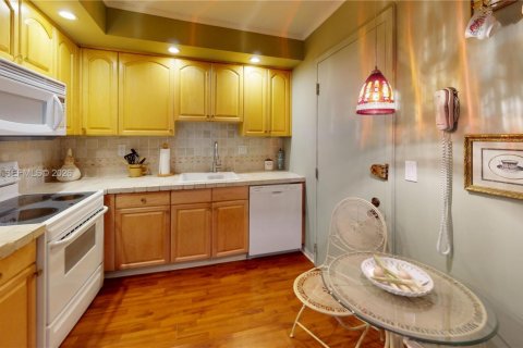 Condominio en venta en Hallandale Beach, Florida, 2 dormitorios, 130.06 m2 № 2036304 - foto 15