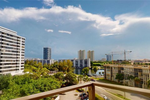 Condominio en venta en Hallandale Beach, Florida, 2 dormitorios, 130.06 m2 № 2036304 - foto 2