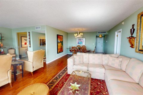 Condominio en venta en Hallandale Beach, Florida, 2 dormitorios, 130.06 m2 № 2036304 - foto 8