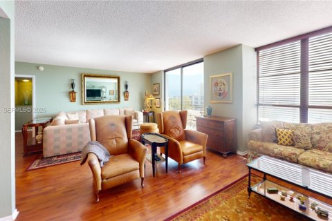 Condominio en venta en Hallandale Beach, Florida, 2 dormitorios, 130.06 m2 № 2036304 - foto 9