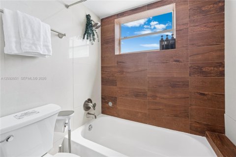 Copropriété à louer à North Bay Village, Floride: 1 chambre, 60.94 m2 № 2389662 - photo 12