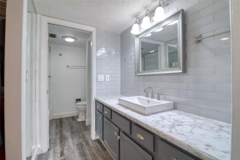 Condo in Clearwater, Florida, 2 bedrooms  № 1602881 - photo 20