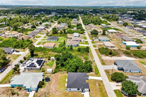 Commercial property in Lehigh Acres, Florida 6 bedrooms, 222.97 sq.m. № 2113558 - photo 30