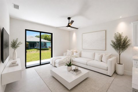 Commercial property in Lehigh Acres, Florida 6 bedrooms, 222.97 sq.m. № 2113558 - photo 8