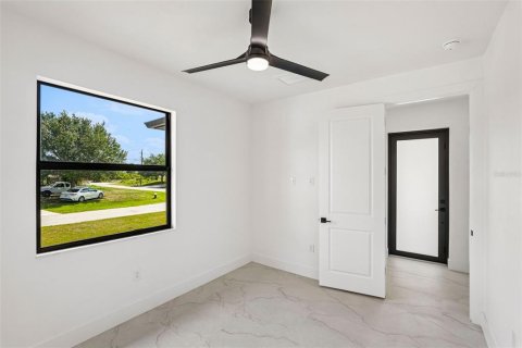 Commercial property in Lehigh Acres, Florida 6 bedrooms, 222.97 sq.m. № 2113558 - photo 22
