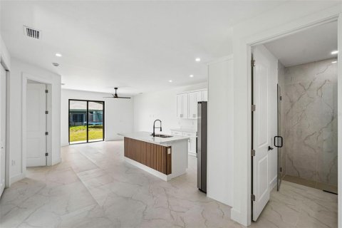 Commercial property in Lehigh Acres, Florida 6 bedrooms, 222.97 sq.m. № 2113558 - photo 6