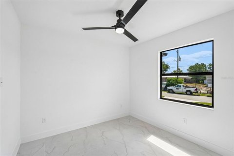 Commercial property in Lehigh Acres, Florida 6 bedrooms, 222.97 sq.m. № 2113558 - photo 19