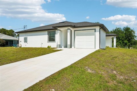 Commercial property in Lehigh Acres, Florida 6 bedrooms, 222.97 sq.m. № 2113558 - photo 2