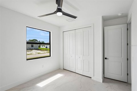 Commercial property in Lehigh Acres, Florida 6 bedrooms, 222.97 sq.m. № 2113558 - photo 20