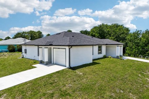 Propiedad comercial en Lehigh Acres, Florida 6 dormitorios, 222.97 m2 № 2113558