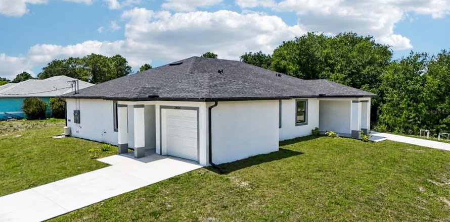 Commercial property in Lehigh Acres, Florida 6 bedrooms, 222.97 sq.m. № 2113558