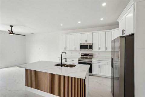 Commercial property in Lehigh Acres, Florida 6 bedrooms, 222.97 sq.m. № 2113558 - photo 16
