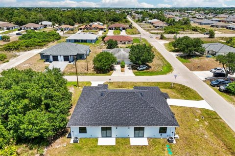 Commercial property in Lehigh Acres, Florida 6 bedrooms, 222.97 sq.m. № 2113558 - photo 27