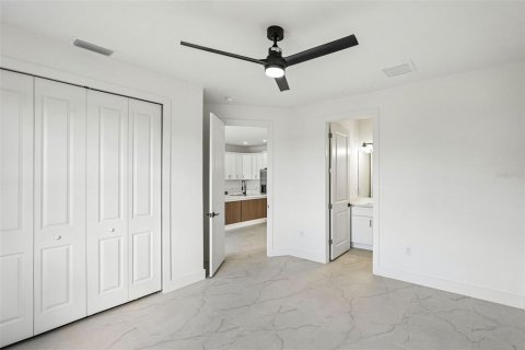 Commercial property in Lehigh Acres, Florida 6 bedrooms, 222.97 sq.m. № 2113558 - photo 11