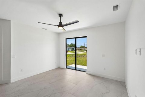 Commercial property in Lehigh Acres, Florida 6 bedrooms, 222.97 sq.m. № 2113558 - photo 9