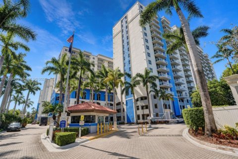 Condo in Miami, Florida, 2 bedrooms № 2072017