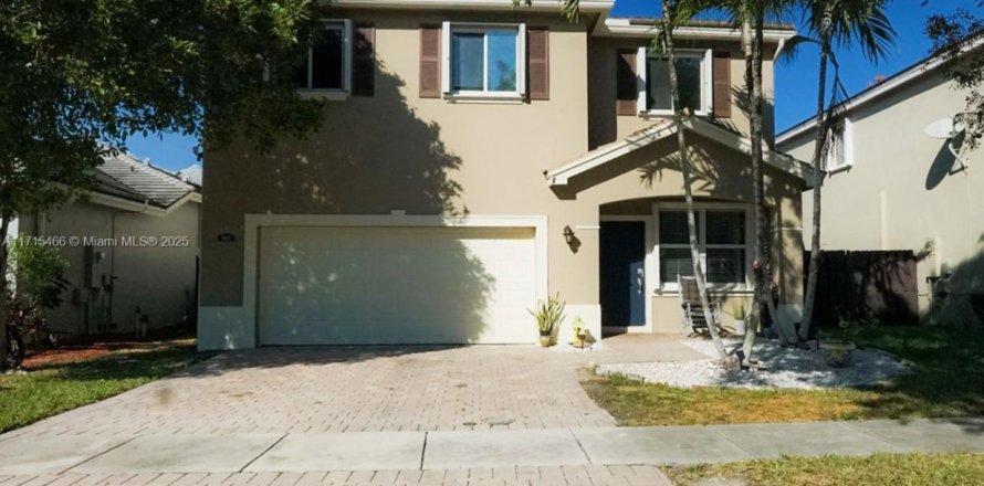 House in Homestead, Florida 5 bedrooms, 263.38 sq.m. № 1860062