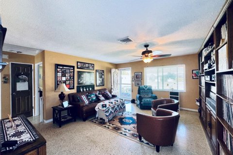 House in Saint Petersburg, Florida 2 bedrooms, 101.08 sq.m. № 1719723 - photo 9