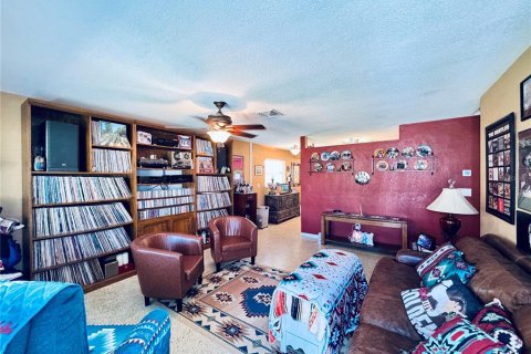 House in Saint Petersburg, Florida 2 bedrooms, 101.08 sq.m. № 1719723 - photo 11