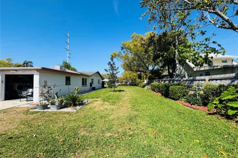 House in Saint Petersburg, Florida 2 bedrooms, 101.08 sq.m. № 1719723 - photo 6