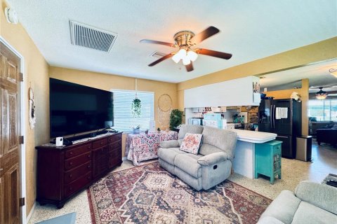 House in Saint Petersburg, Florida 2 bedrooms, 101.08 sq.m. № 1719723 - photo 10