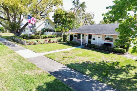House in Saint Petersburg, Florida 2 bedrooms, 101.08 sq.m. № 1719723 - photo 3