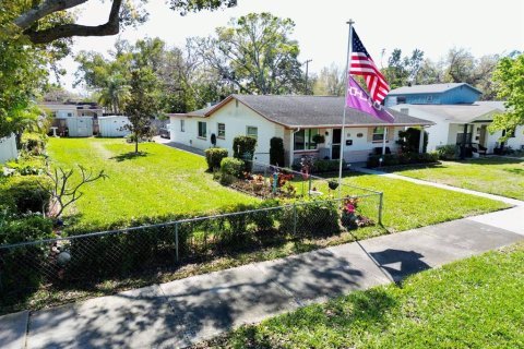 House in Saint Petersburg, Florida 2 bedrooms, 101.08 sq.m. № 1719723 - photo 5