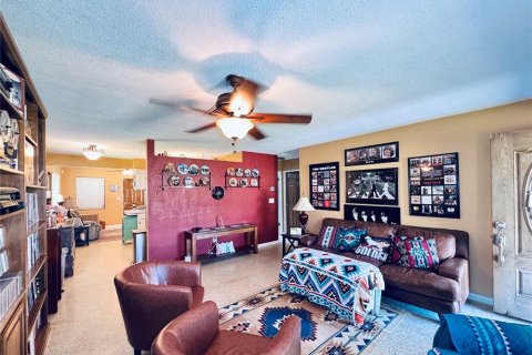 House in Saint Petersburg, Florida 2 bedrooms, 101.08 sq.m. № 1719723 - photo 12