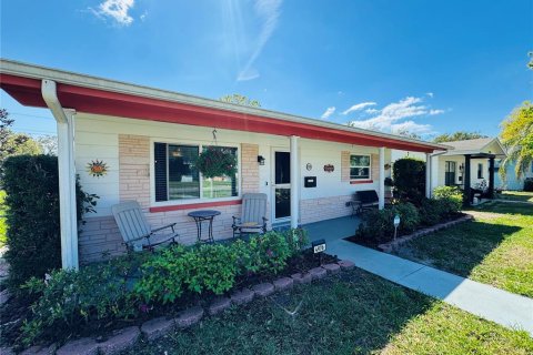 House in Saint Petersburg, Florida 2 bedrooms, 101.08 sq.m. № 1719723 - photo 4