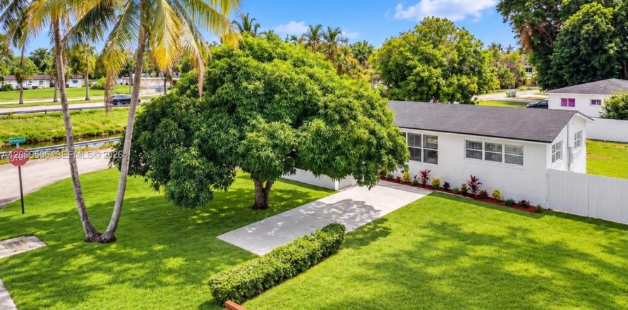 Villa ou maison à Miami, Floride 3 chambres, 115.94 m2 № 2315946