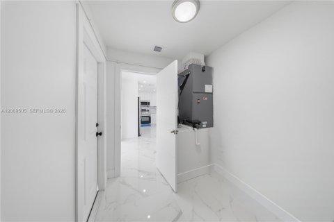 Villa ou maison à vendre à Miami, Floride: 3 chambres, 115.94 m2 № 2315946 - photo 28