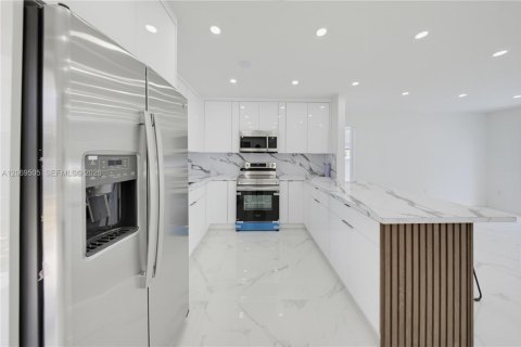 Villa ou maison à vendre à Miami, Floride: 3 chambres, 115.94 m2 № 2315946 - photo 11