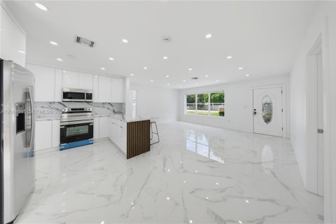 Villa ou maison à vendre à Miami, Floride: 3 chambres, 115.94 m2 № 2315946 - photo 9