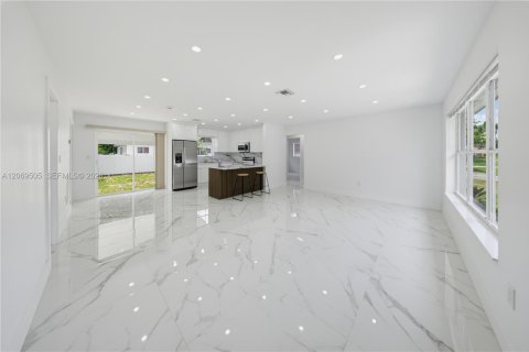 Villa ou maison à vendre à Miami, Floride: 3 chambres, 115.94 m2 № 2315946 - photo 7